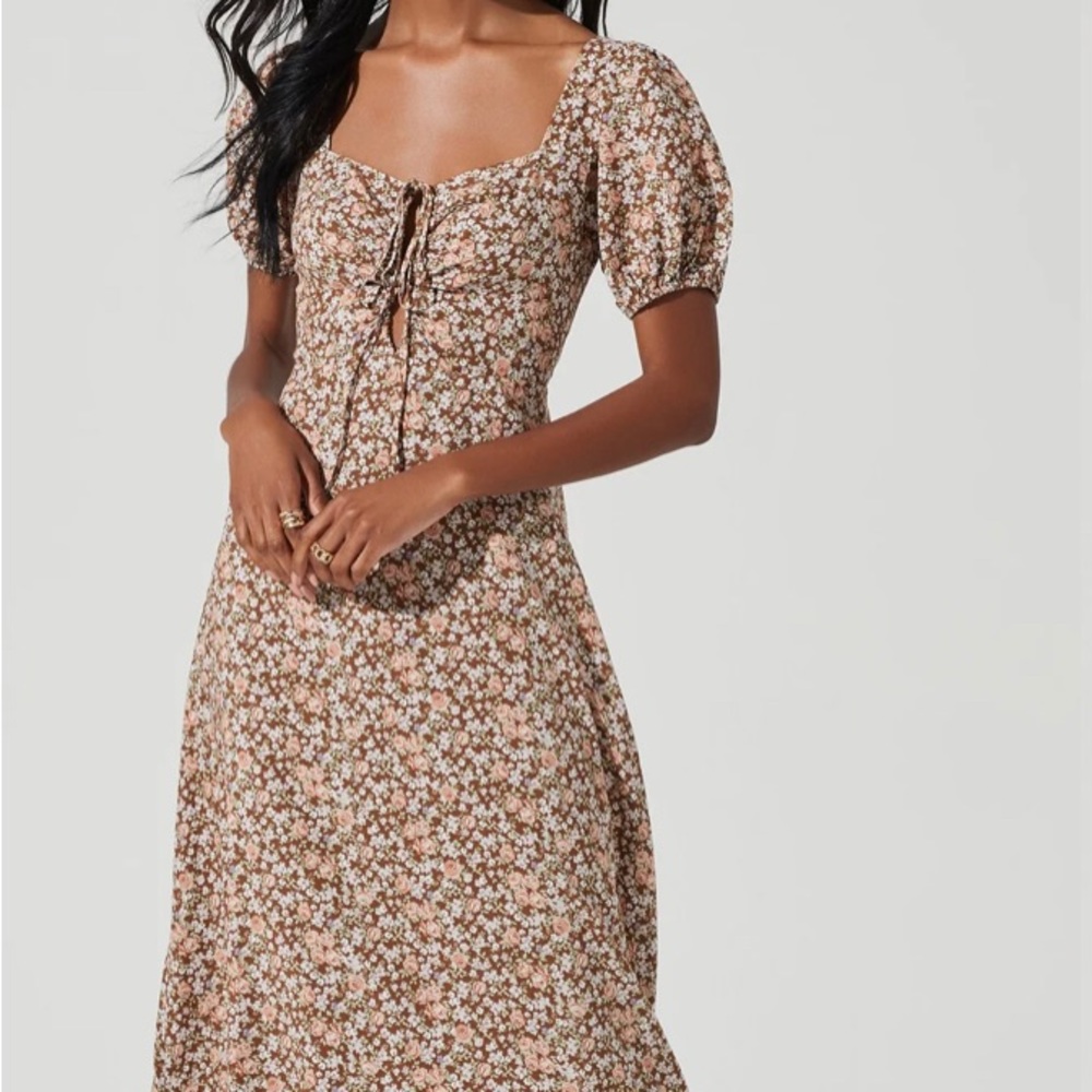 NWT ASTR the label Lace Up Puff Sleeve Floral Midi Dress in brown floral size M